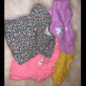 Set of 4 onesies worn a couple times , no stains.